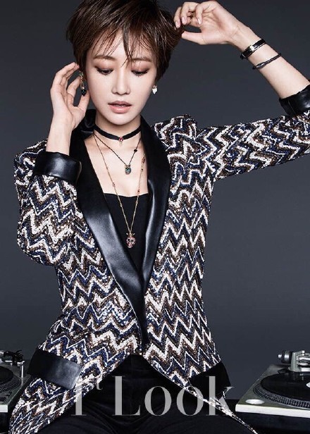 点击大图看下一张：短发女神高俊熙最新画报