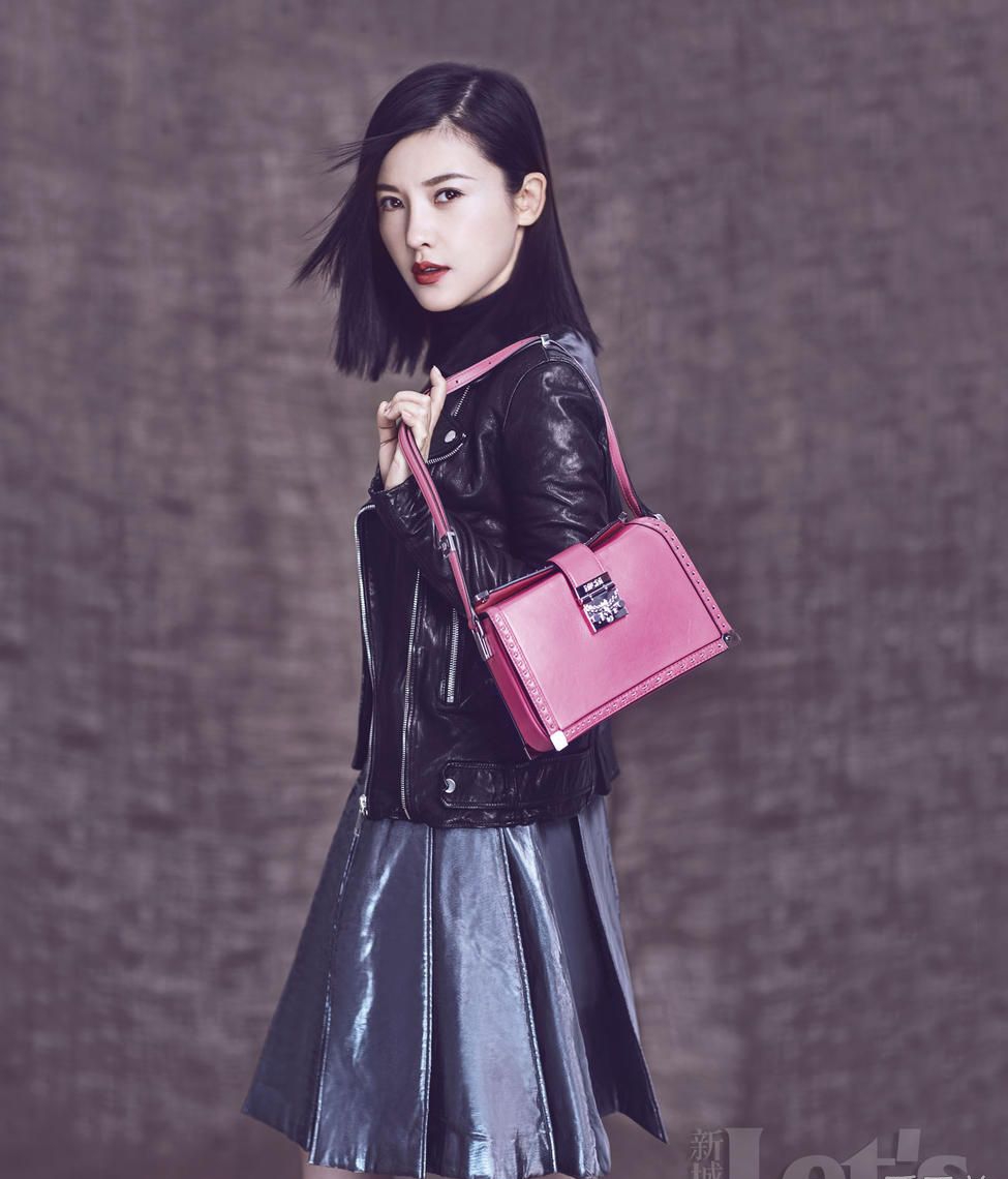 点击大图看下一张：杨子姗被质疑整容 时尚大片脸又变了！