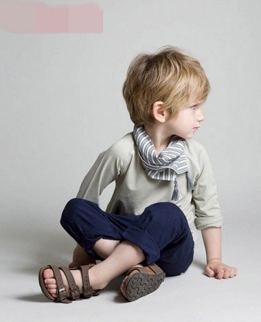 点击大图看下一张：3岁半小男童适合留什么发型