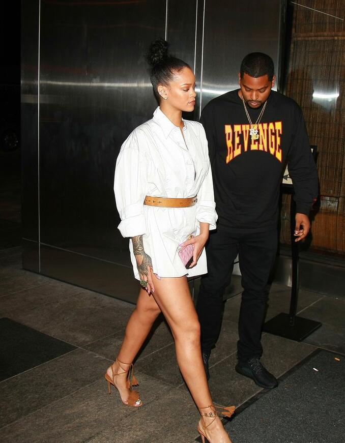 点击大图看下一张：蕾哈娜男友公鸭