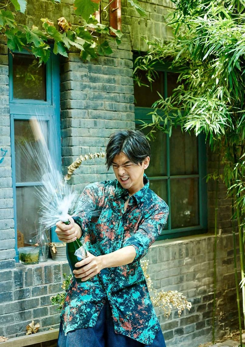 点击大图看下一张：陈柏霖杂志封面 深邃电眼魅力无法挡