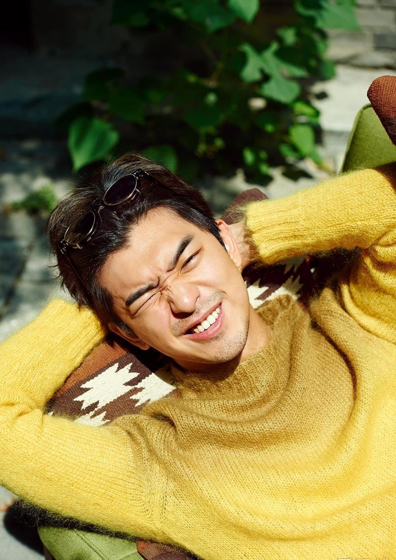 点击大图看下一张：陈柏霖杂志封面 深邃电眼魅力无法挡