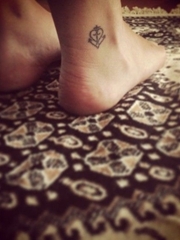 女性脚踝上小清新纹身图案
