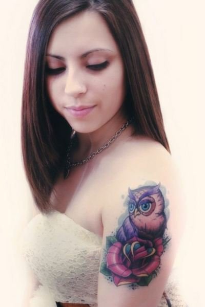 点击大图看下一张：女性身上帅气的猫头鹰纹身图案