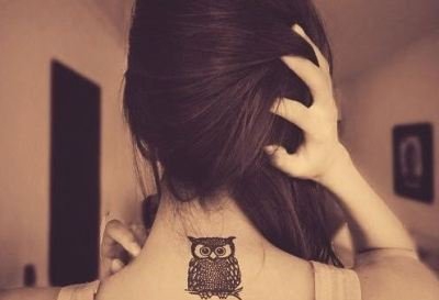 点击大图看下一张：女性身上帅气的猫头鹰纹身图案