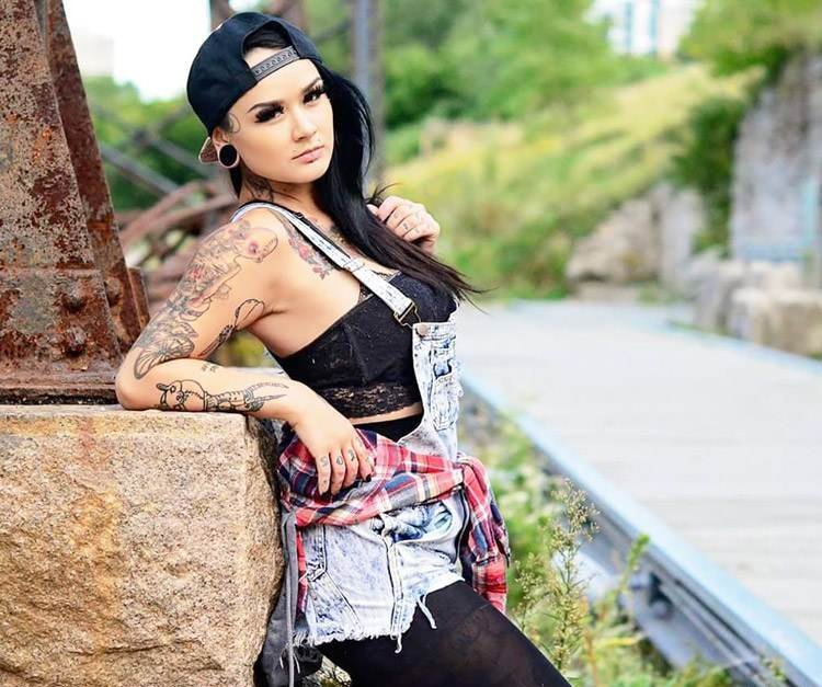 点击大图看下一张:欧美性感纹身女性多图欣赏