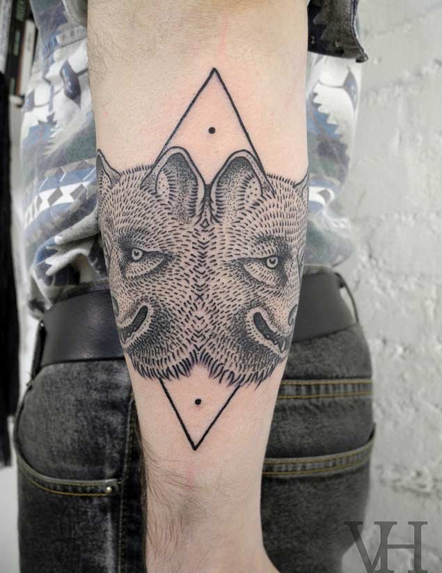 点击大图看下一张:25款帅气的几何图形和狼纹身图案