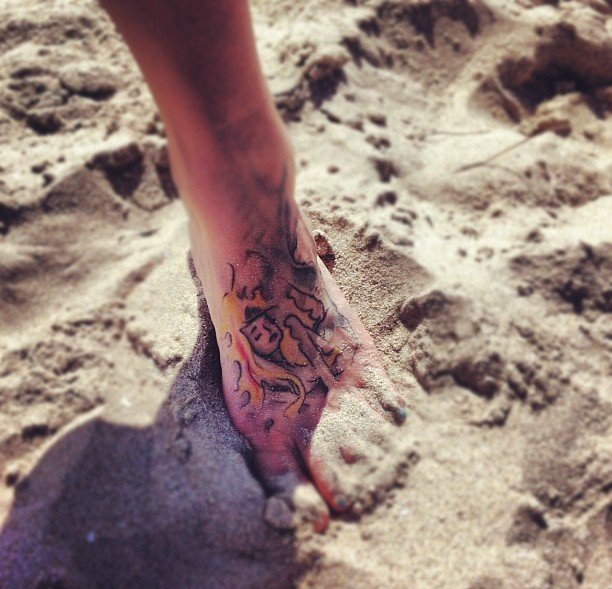 点击大图看下一张:多款纹身女性漂亮的美人鱼纹身图案