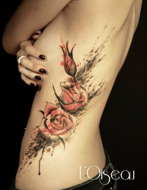 点击大图看下一张：女孩身上漂亮的玫瑰花纹身图片
