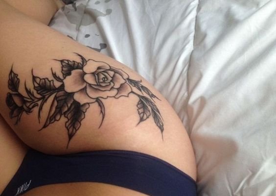 点击大图看下一张：女孩身上漂亮的玫瑰花纹身图片