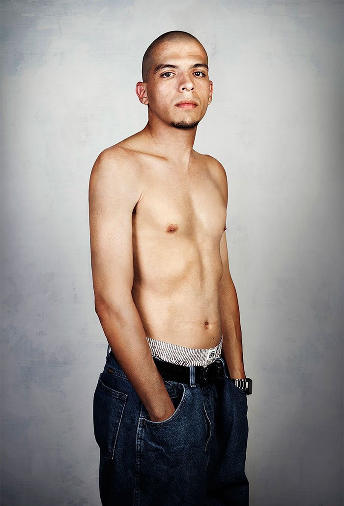 点击大图看下一张:摄影师通过PS让人看到纹身者的另一面