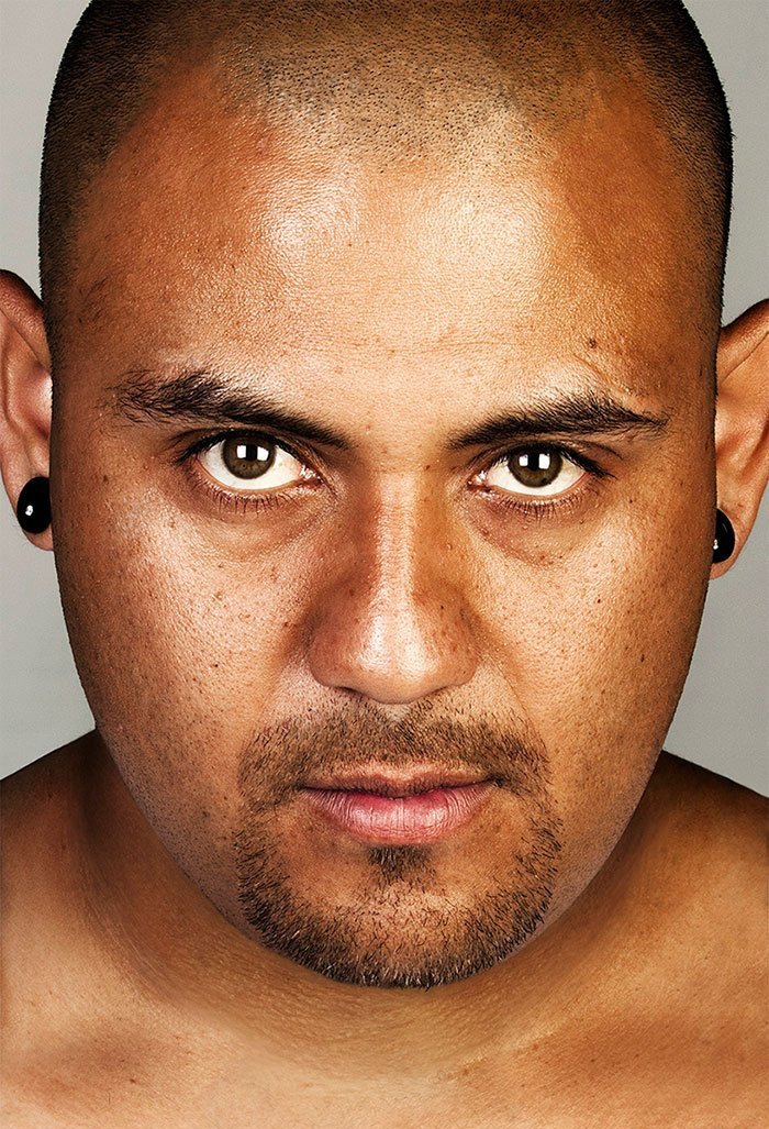 点击大图看下一张：摄影师通过PS让人看到纹身者的另一面