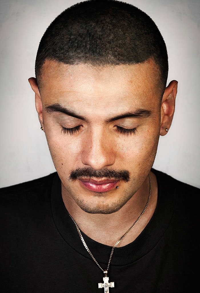 点击大图看下一张:摄影师通过PS让人看到纹身者的另一面