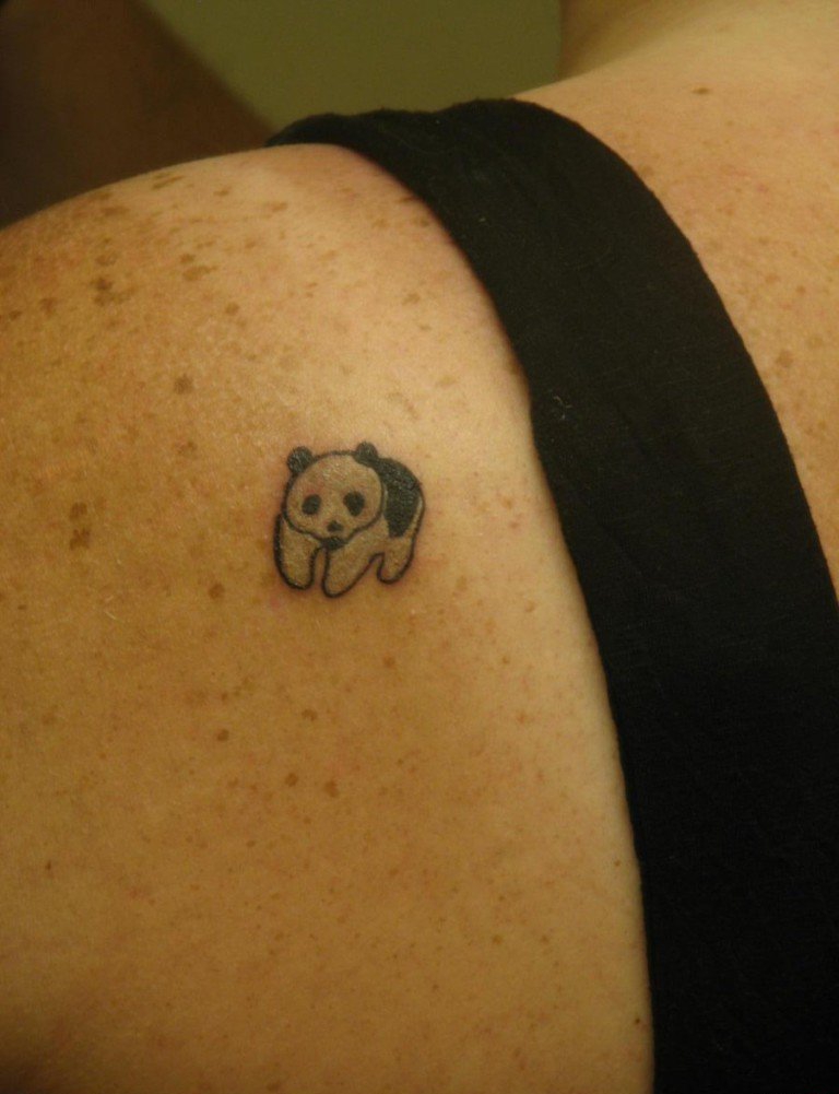 点击大图看下一张：可爱的黑白熊猫纹身图案