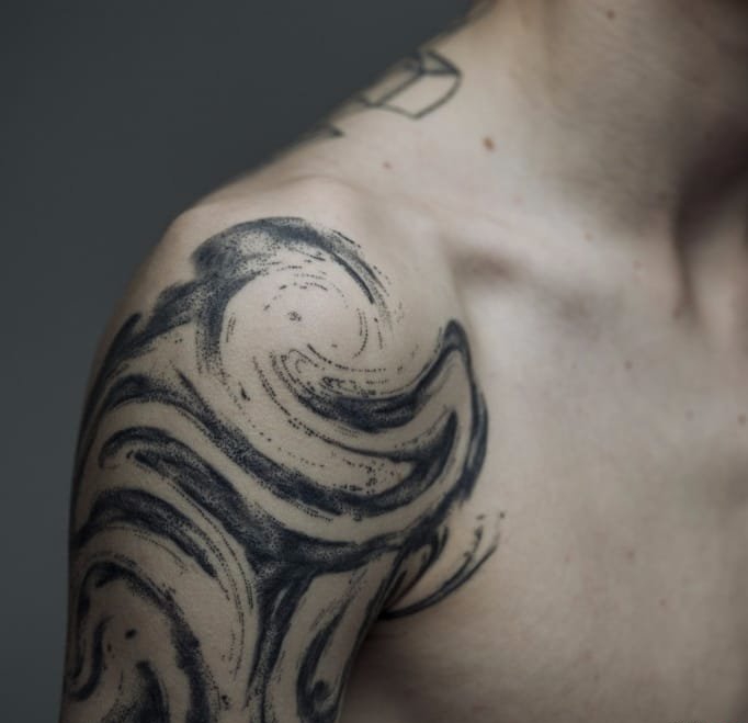 点击大图看下一张：纯黑色点刺纹身图案来自弗朗索瓦