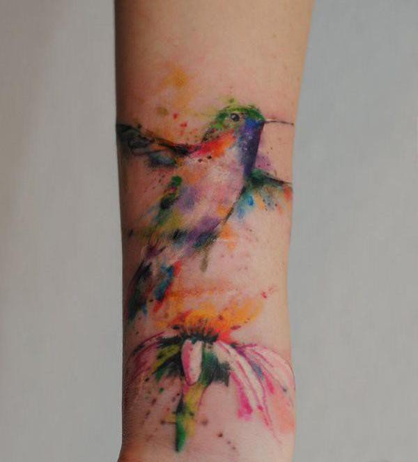 点击大图看下一张:多款女孩喜爱的蜂鸟纹身图案