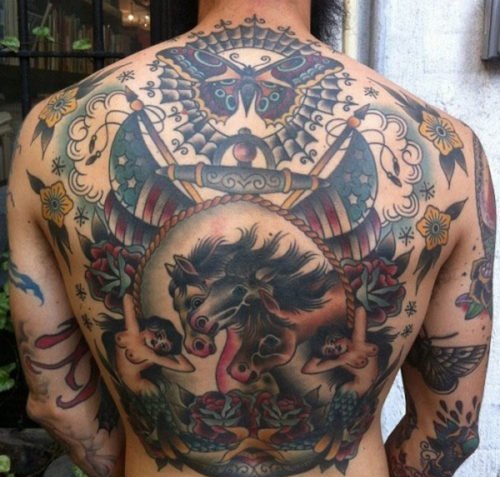 点击大图看下一张:男性钟爱的霸气满背大面积纹身图案