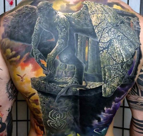点击大图看下一张:男性钟爱的霸气满背大面积纹身图案