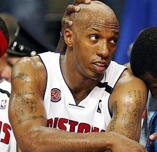 点击大图看下一张：NBA篮球运动员们的帅气纹身图案