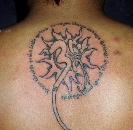 点击大图看下一张:个性帅气的梵文字纹身图案