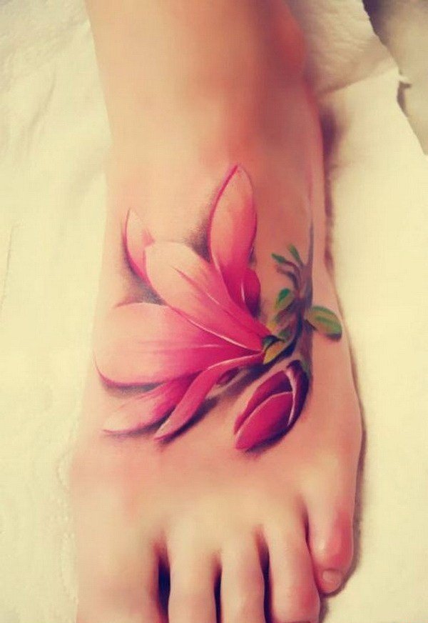 点击大图看下一张:女孩脚背漂亮的花卉纹身图案