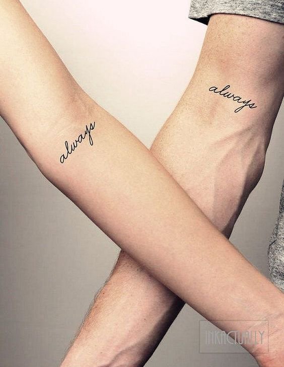 点击大图看下一张：情侣手臂一样的英文字纹身图片