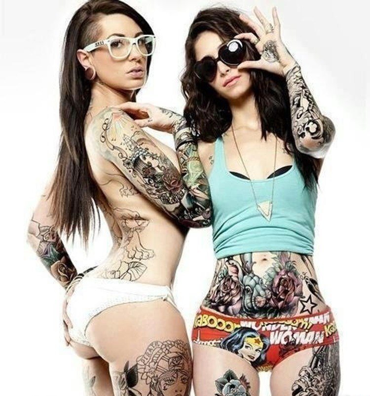 点击大图看下一张：极其漂亮性感的女性和她们身上美丽的纹身图案