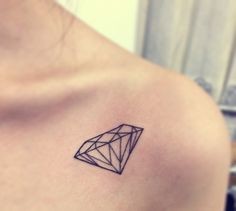 点击大图看下一张：肩部漂亮的小清新钻石图腾纹身