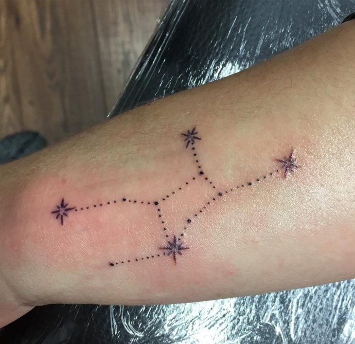 点击大图看下一张:多款漂亮的星星纹身图案