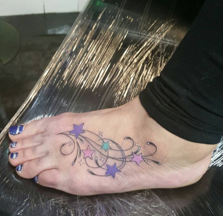 点击大图看下一张：多款漂亮的星星纹身图案