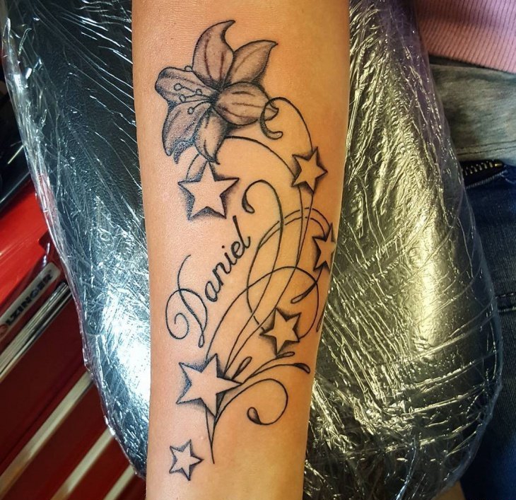 点击大图看下一张：多款漂亮的星星纹身图案