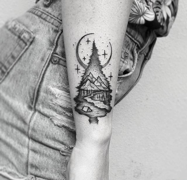 点击大图看下一张:各种黑色点刺风格山林图案纹身来自托马斯
