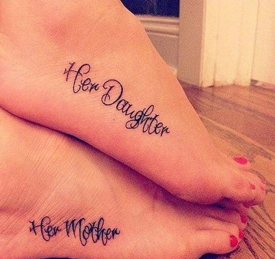 点击大图看下一张：30款有关母女亲情主题纹身图案