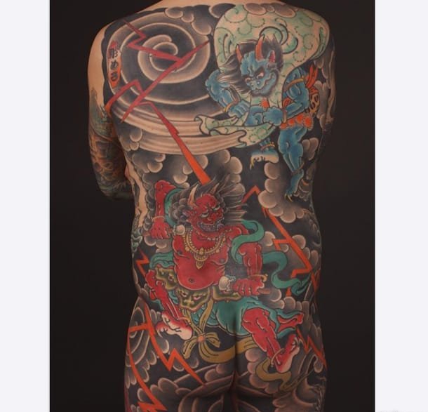 点击大图看下一张：日本风格大面积满背紧身纹身图案来自罗德里戈
