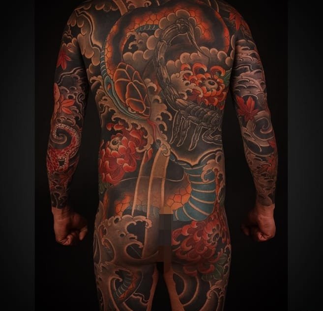 点击大图看下一张：日本风格大面积满背紧身纹身图案来自罗德里戈