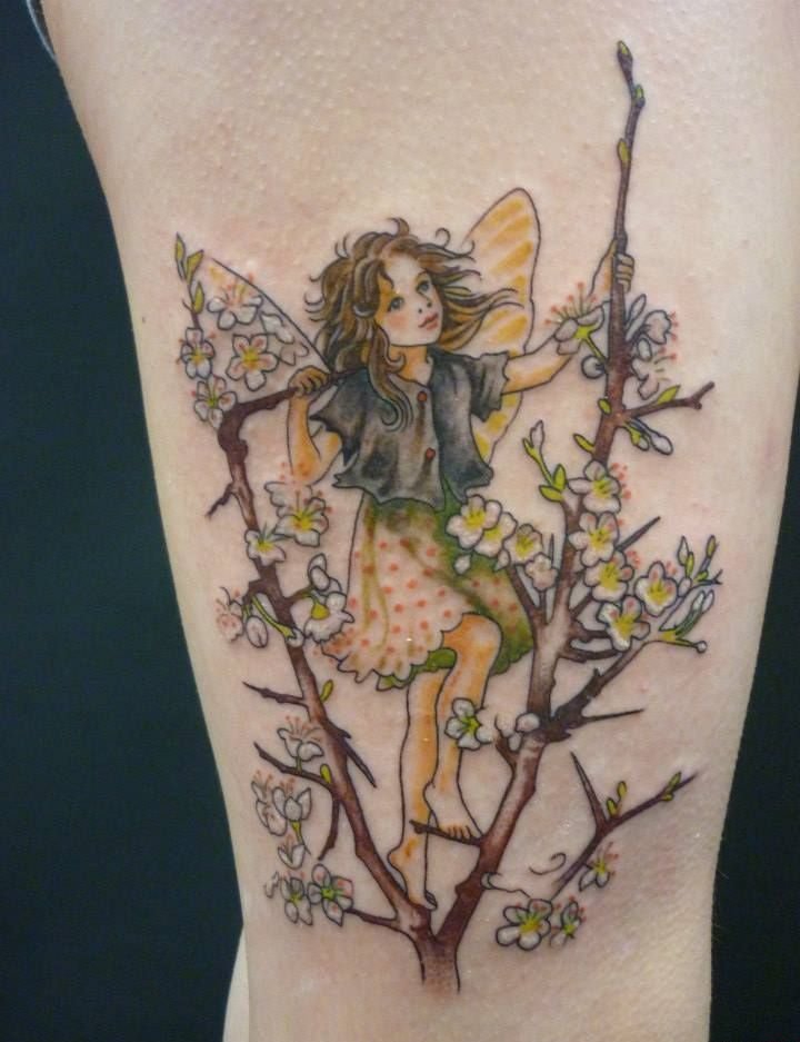 点击大图看下一张：美女身上多款漂亮可爱的精灵纹身图案