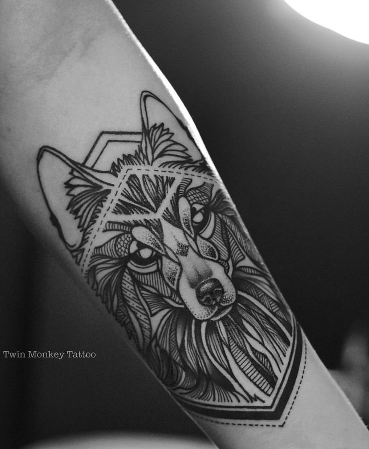 点击大图看下一张：18款霸气的几何纹身狼纹身图案
