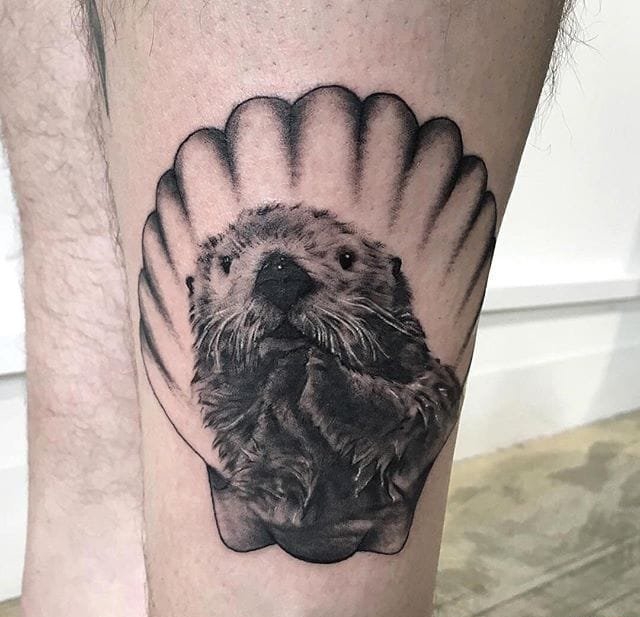 点击大图看下一张:20款可爱的生物水獭纹身图案