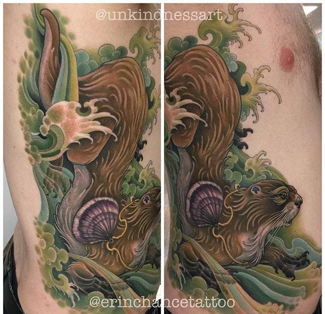 点击大图看下一张:20款可爱的生物水獭纹身图案