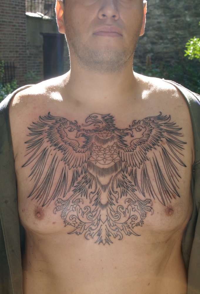 点击大图看下一张：几款男性喜欢的帅气的鹰纹身图案