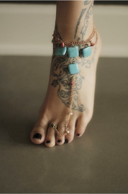 点击大图看下一张：女性脚部黑色图腾欧美创意刺青