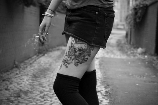 点击大图看下一张：女性腿部骷髅图腾欧美创意刺青