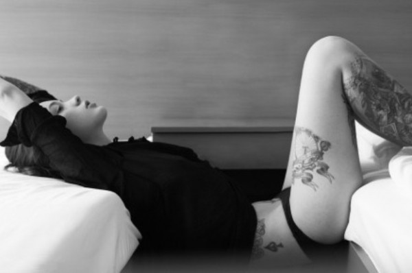 点击大图看下一张：欧美女性腿部欧美图腾刺青