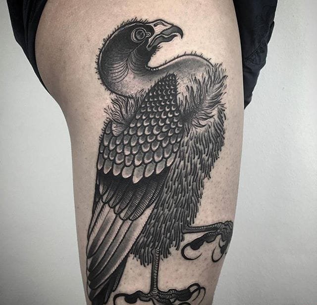 点击大图看下一张：11款霸气十足的黑色秃鹰纹身图案