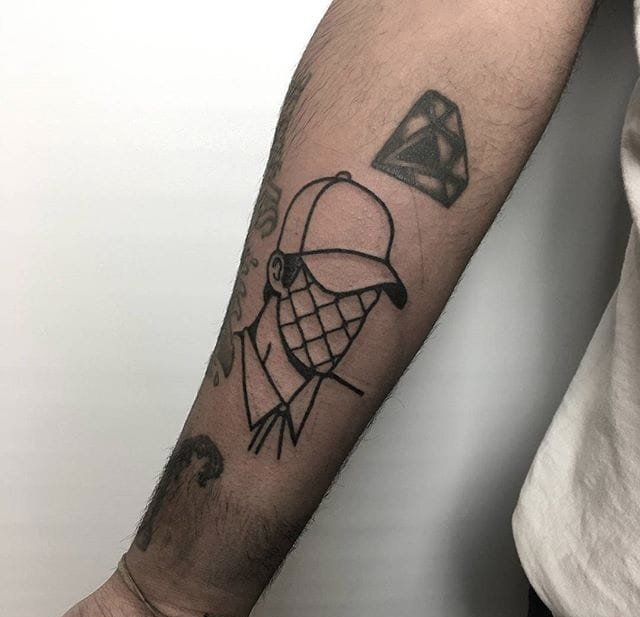 点击大图看下一张：简单有个性的黑白纹身图案来自于汤米