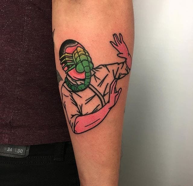 点击大图看下一张:简单有个性的黑白纹身图案来自于汤米