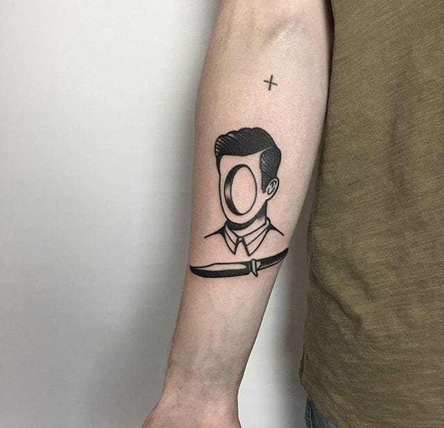 点击大图看下一张:简单有个性的黑白纹身图案来自于汤米