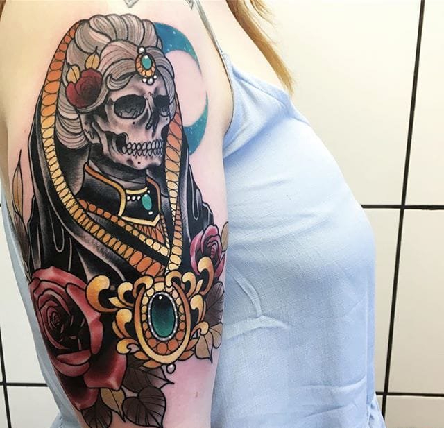 点击大图看下一张:美女的超漂亮的宝石装饰的纹身图案来自达里尔