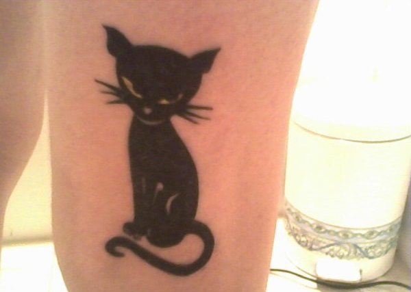 点击大图看下一张：10款很可爱的黑色宠物猫纹身图案