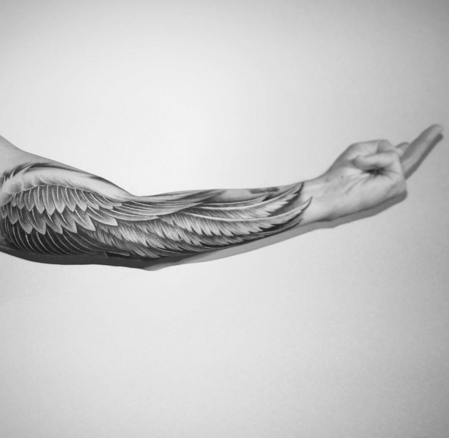 点击大图看下一张：手臂天使翅膀纹身图片